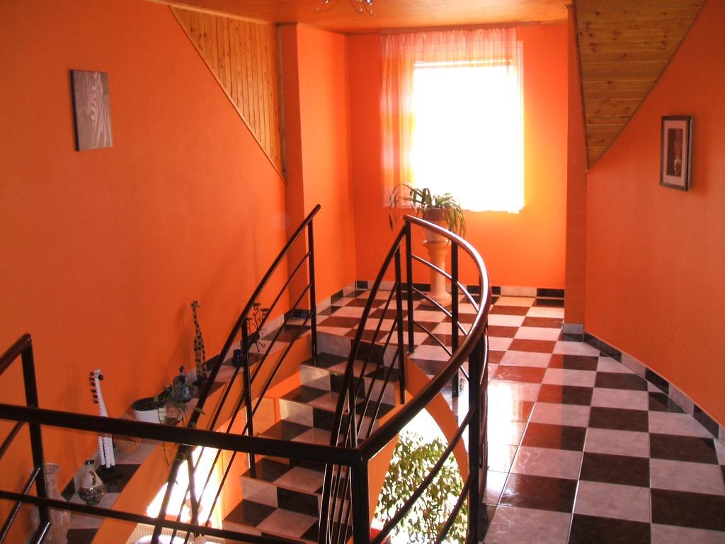 To Vendeghaz Hotell Debrecen Exteriör bild