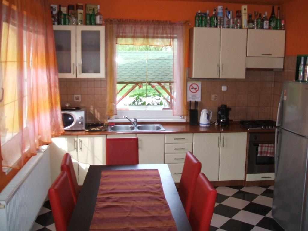 To Vendeghaz Hotell Debrecen Exteriör bild