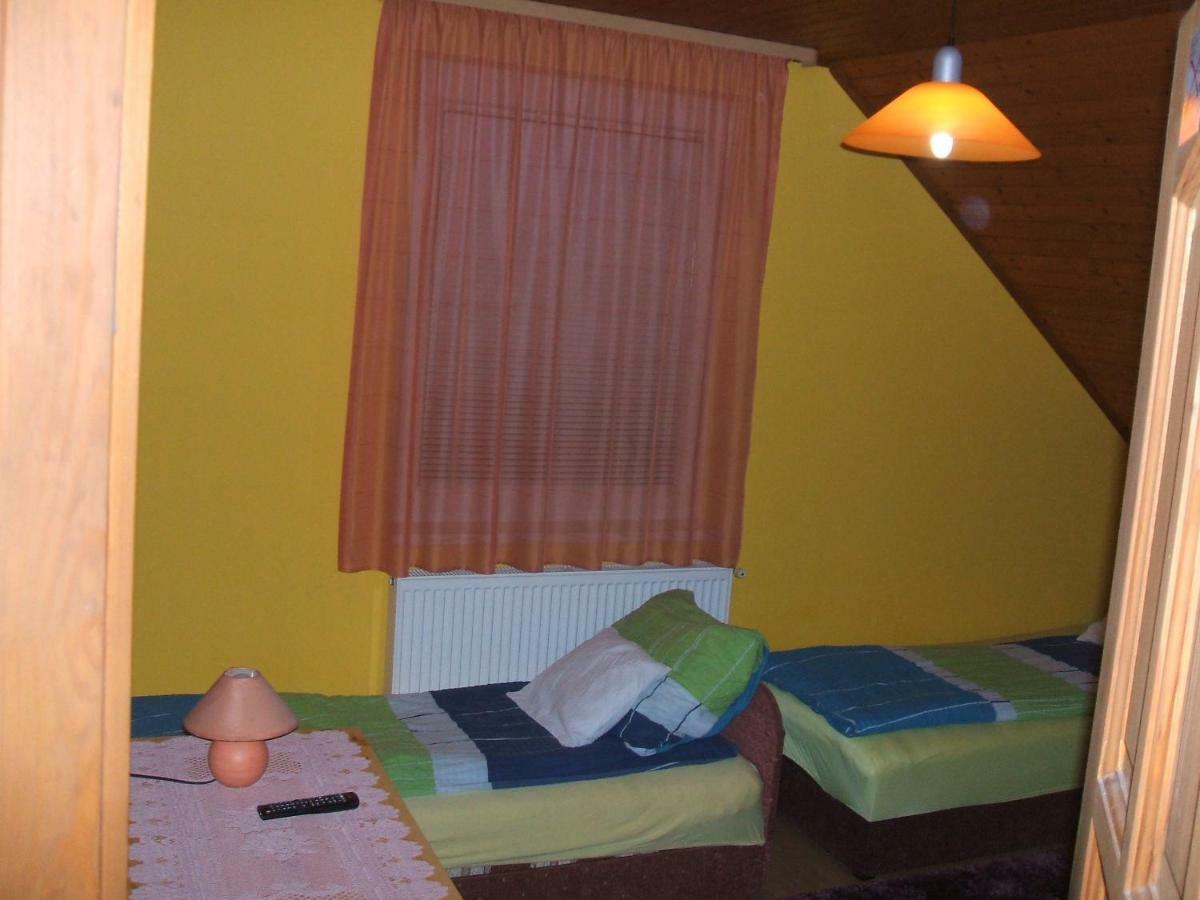 To Vendeghaz Hotell Debrecen Exteriör bild