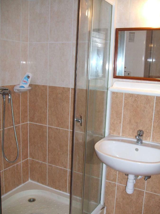 To Vendeghaz Hotell Debrecen Exteriör bild